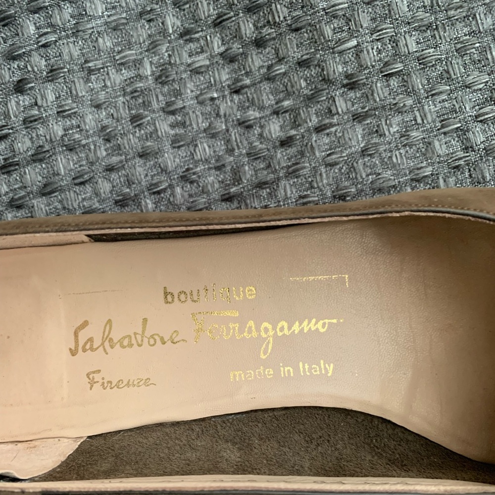 Salvatore Ferragamo vara ballet flats with small heel 8.5